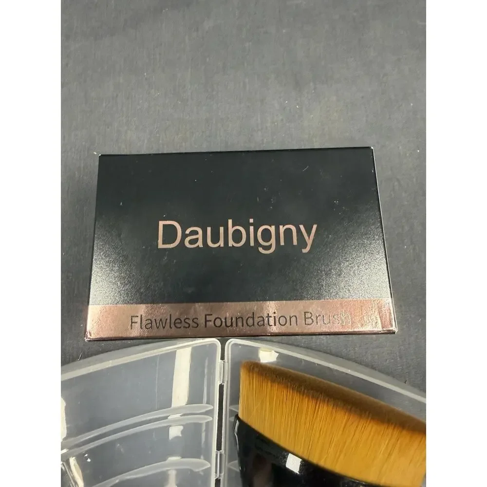 Daubigny Flawless Foundation Brush NEW In box